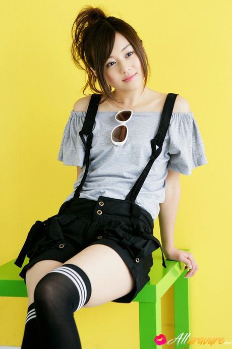 Beautiful gravure idol is adorable in cute little pink dress