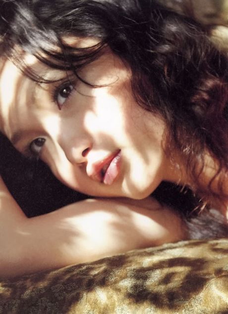 Captivating naked gravure idol with large soft plump breasts