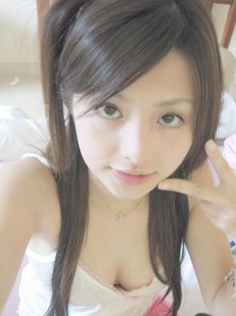 This Japanese girl really look like a doll