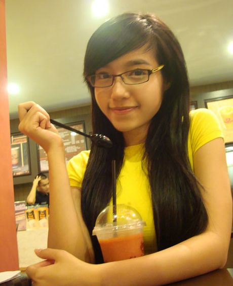 The very pretty Asian super babe Elly