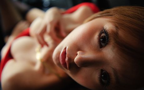 Asian amateur girl with big boobs and ass strips and exhibits perfect body