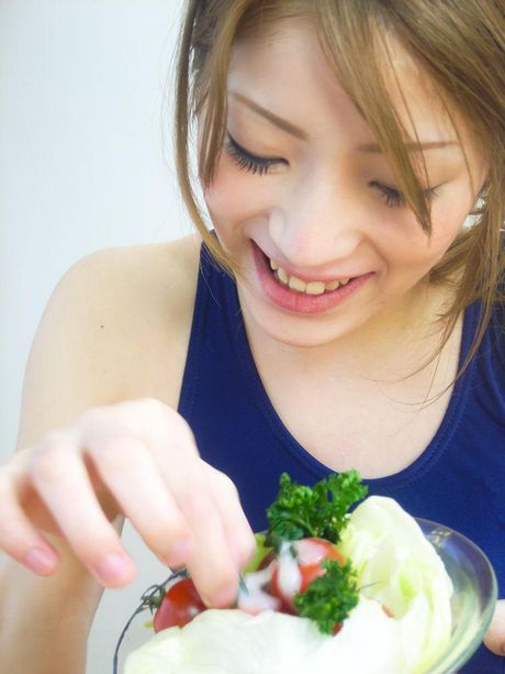 Cumtastic lunch is prepared by Yuu Mahiru and her explosive guy