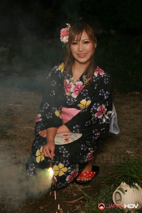 Beautiful Japanese lady in a kimono Eri Hoshikawa will turn you on