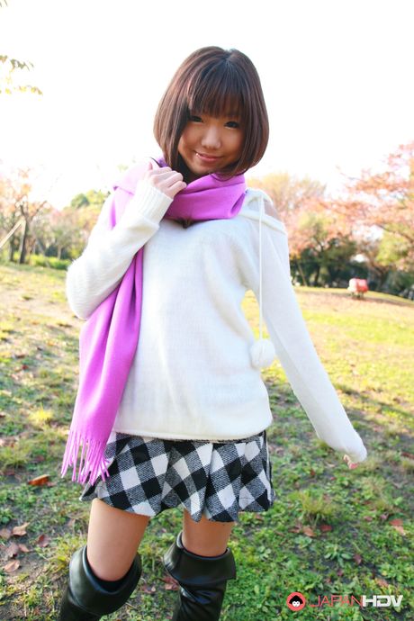 Super cute Japanese teen model Mahiru Tsubaki shows off outdoors