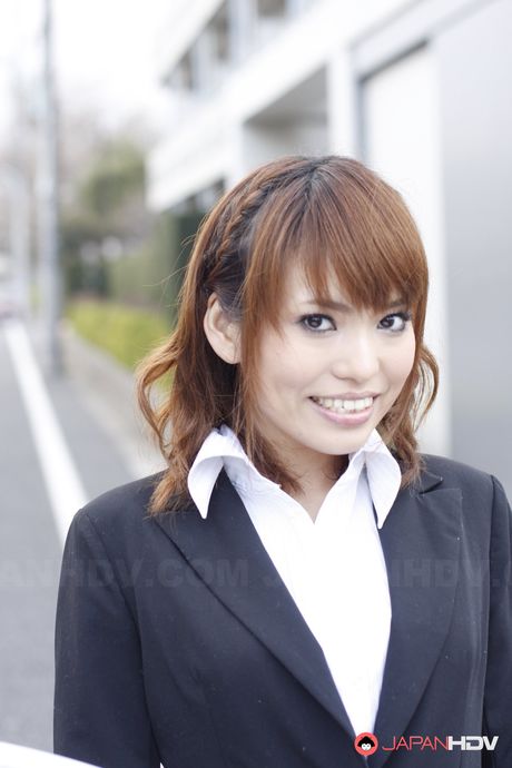 Yui Shimizu looks very fuckable in that uniform.