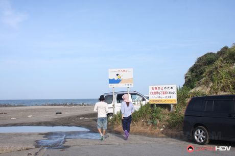 Amateur babe by the boat gets seduced and drilled by lad with camera