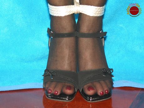 Asian cougar amateur strips and shows her hot body in a solo