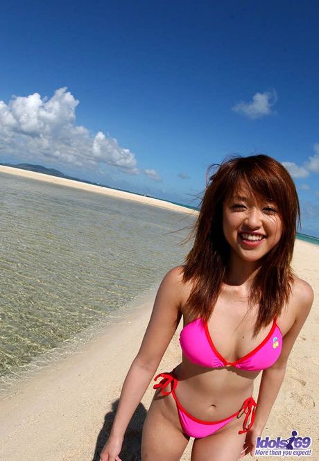 Perfect Japanese babe Asuka strips and highlights her hot ass on the beach