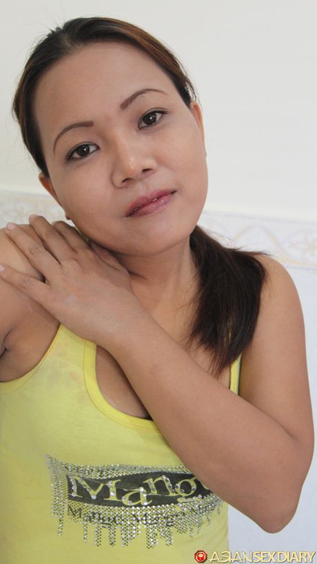 Asian MILF Giaw gets her hairy pussy licked and dicked by a horny guy