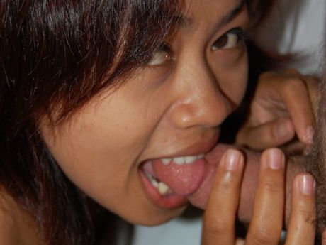 Asian babe gives a blowjob and gets her pussy licked