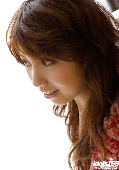 Very attractive japanese babe Rika Yuuki bares her butt